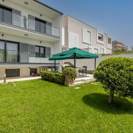 Appartamento Lux Garden Luxury 2 *