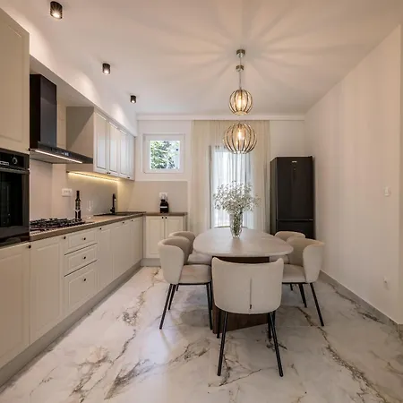 Апартаменты Lux Garden Luxury 2